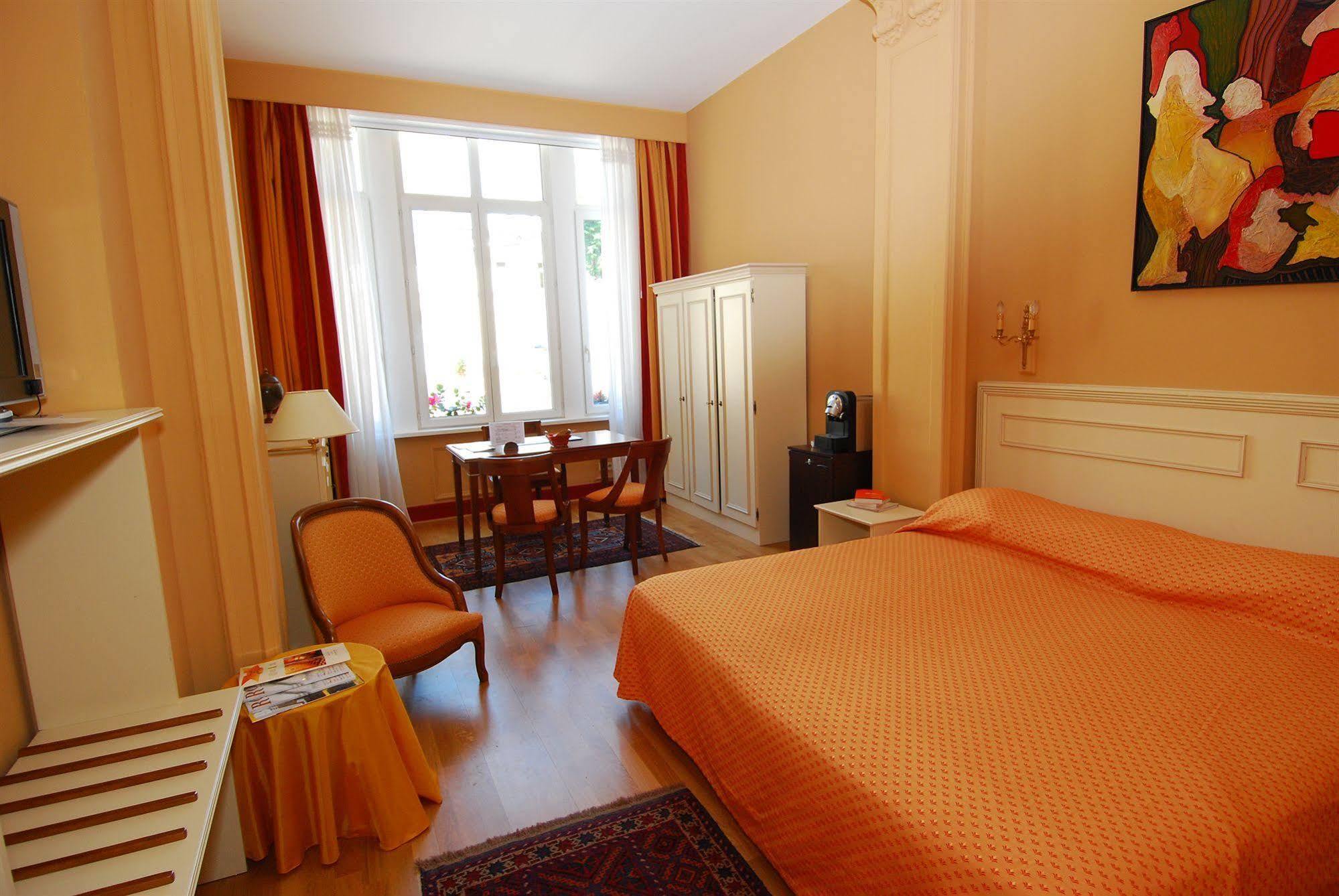 Ermitage Bouquet Hotell Rouen Exteriör bild