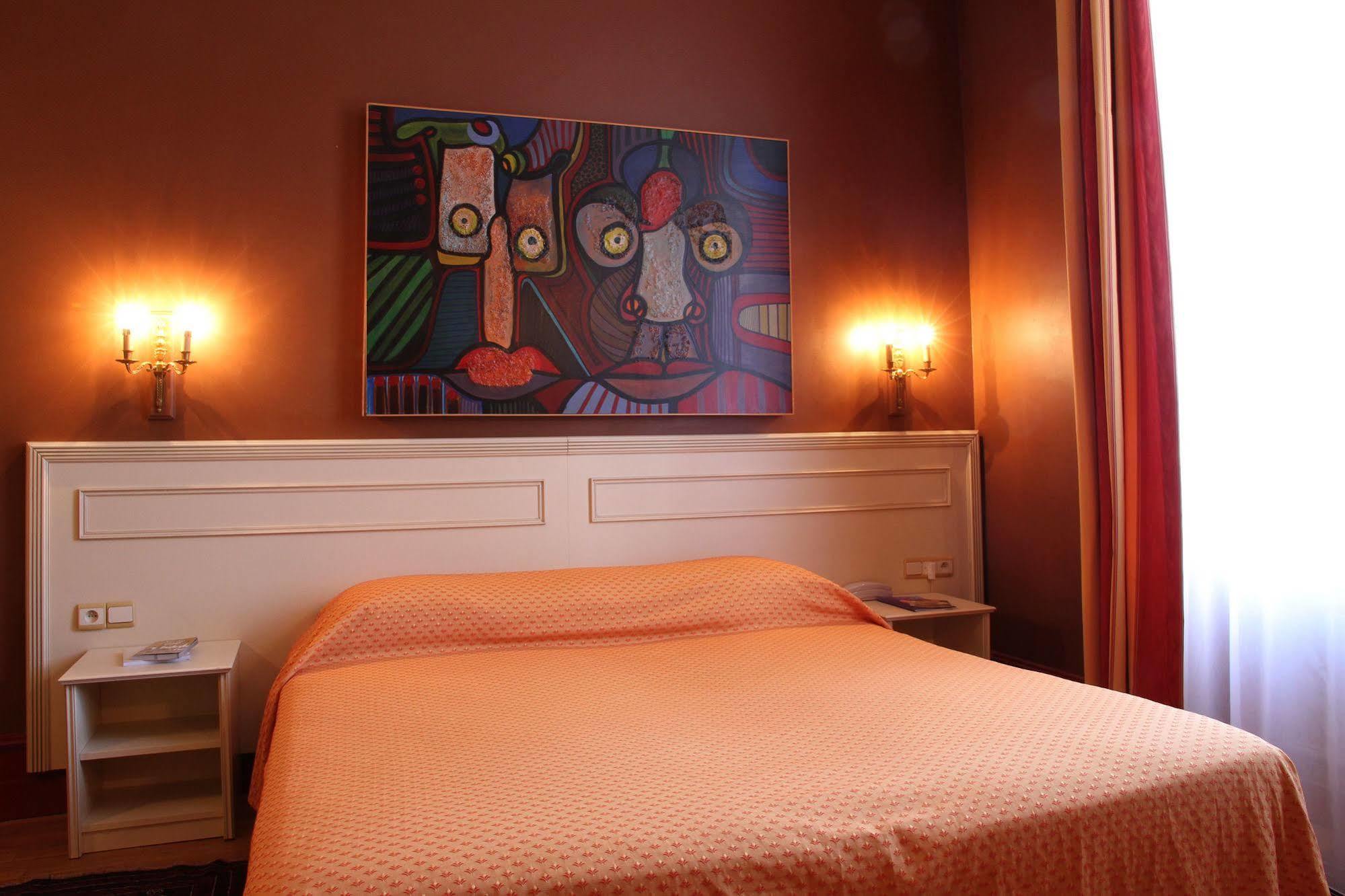 Ermitage Bouquet Hotell Rouen Exteriör bild