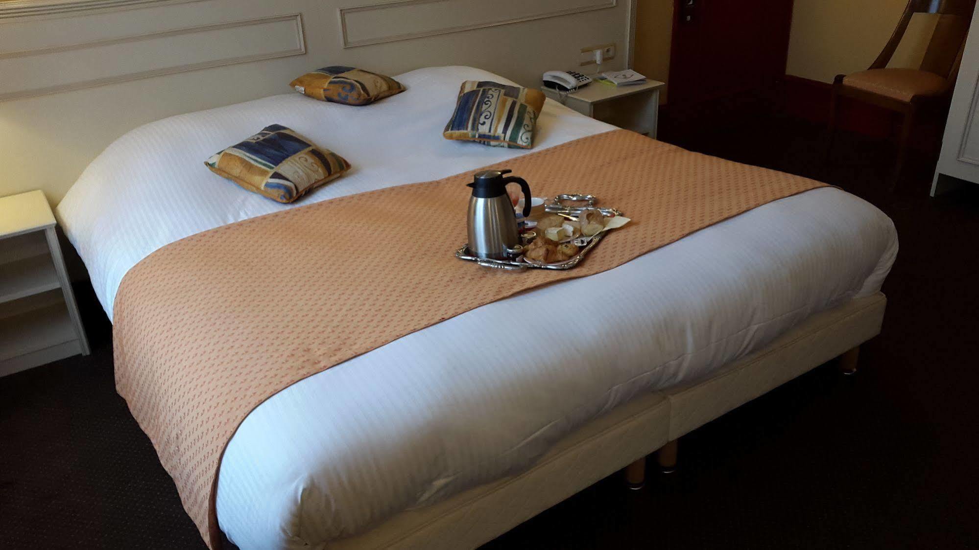 Ermitage Bouquet Hotell Rouen Exteriör bild