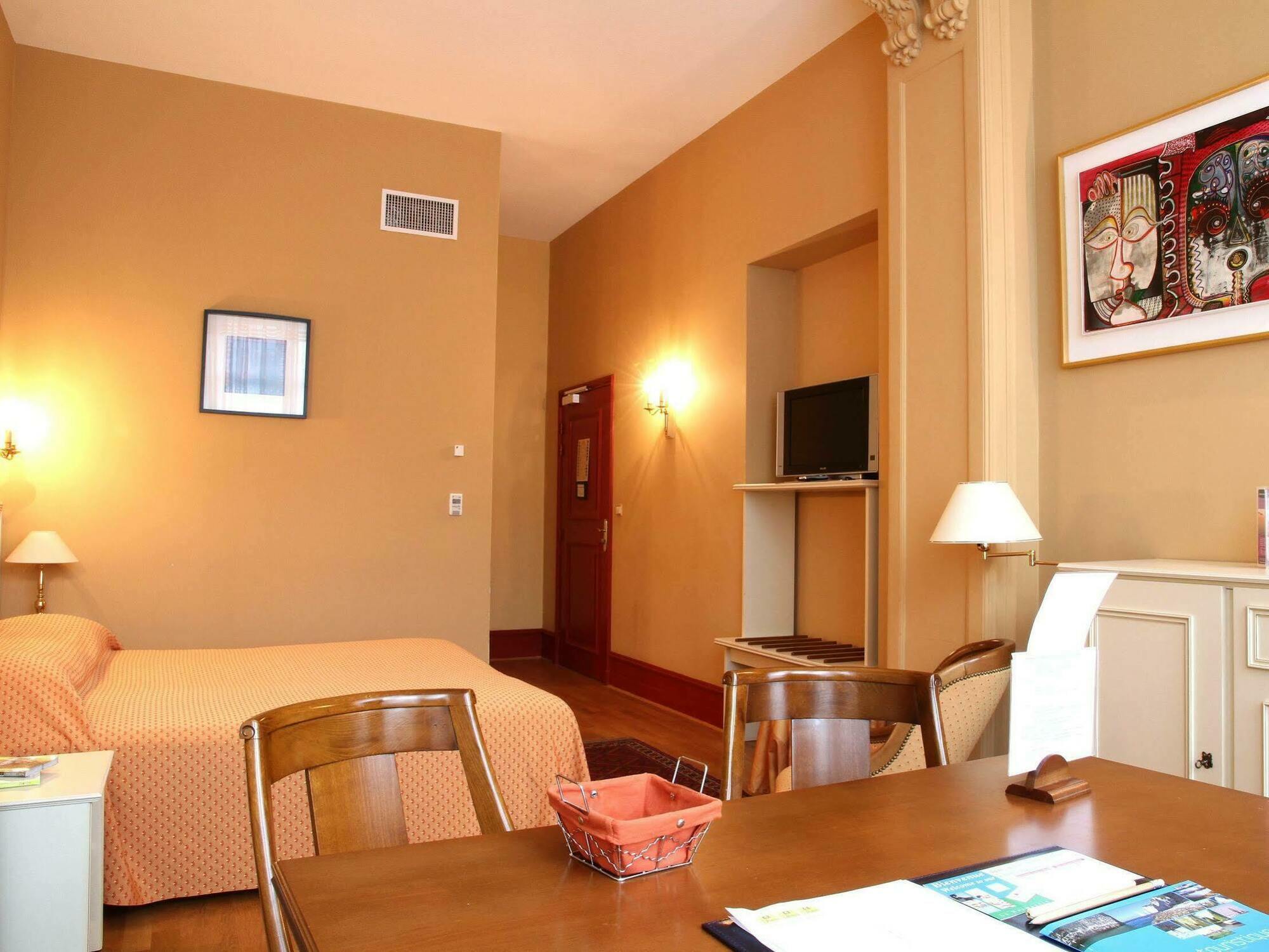 Ermitage Bouquet Hotell Rouen Exteriör bild