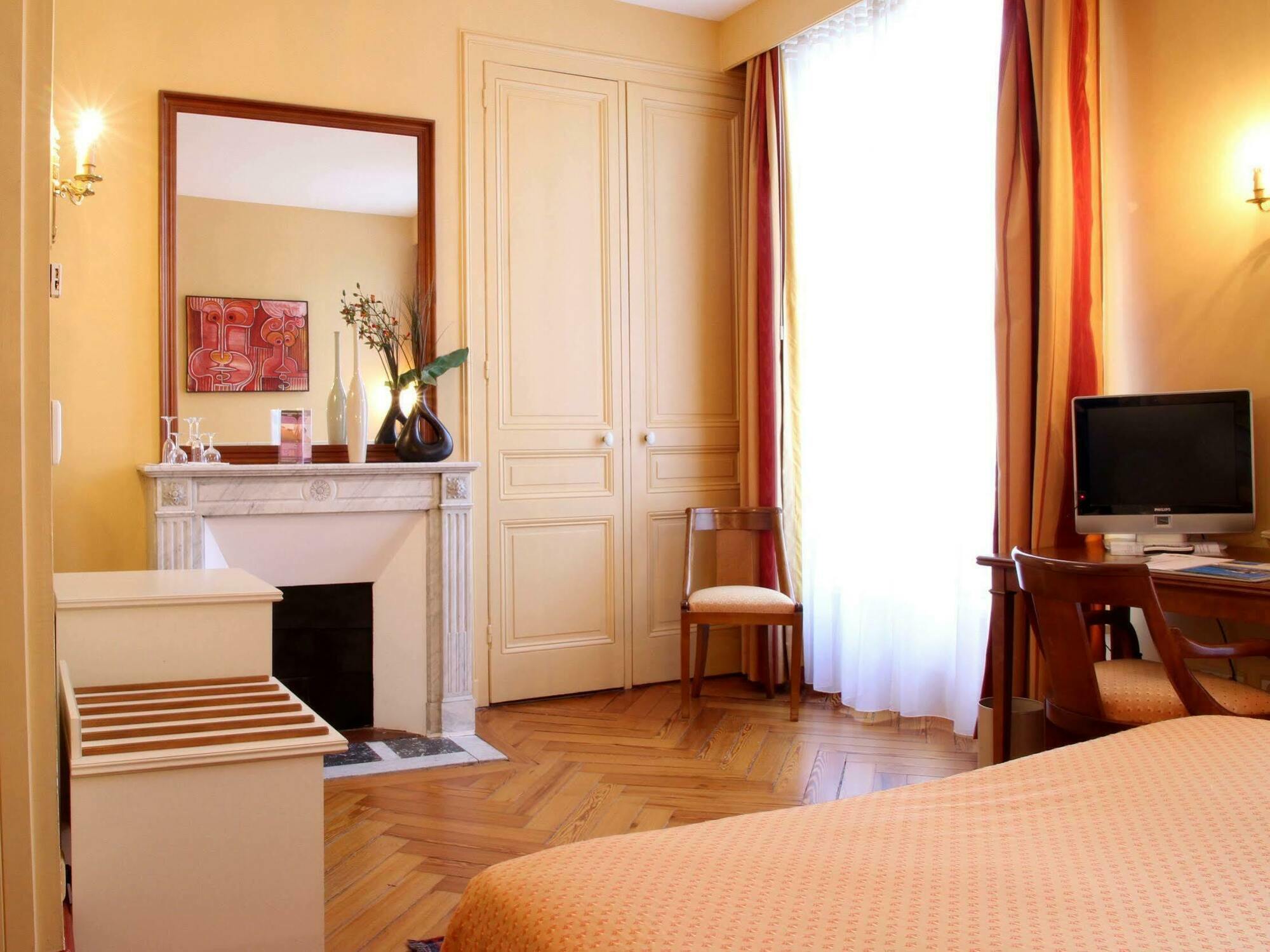 Ermitage Bouquet Hotell Rouen Exteriör bild