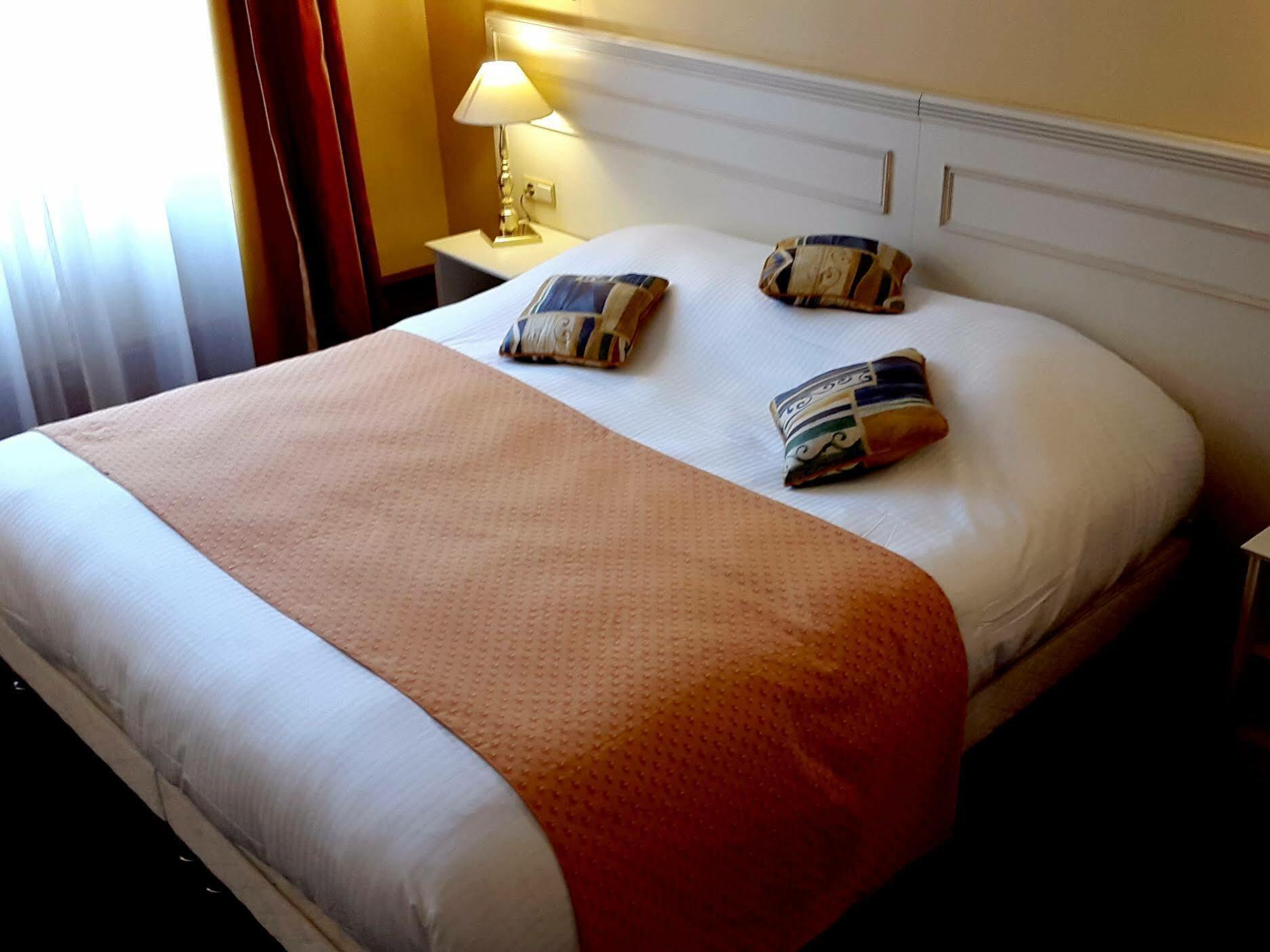 Ermitage Bouquet Hotell Rouen Exteriör bild
